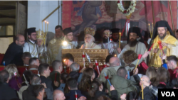 Kryepeshkopi Anastas duke drejtuar ceremonitë e Pashkës Ortodokse