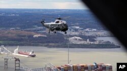 Воздушна обиколка на Бајден на урнатиот мост