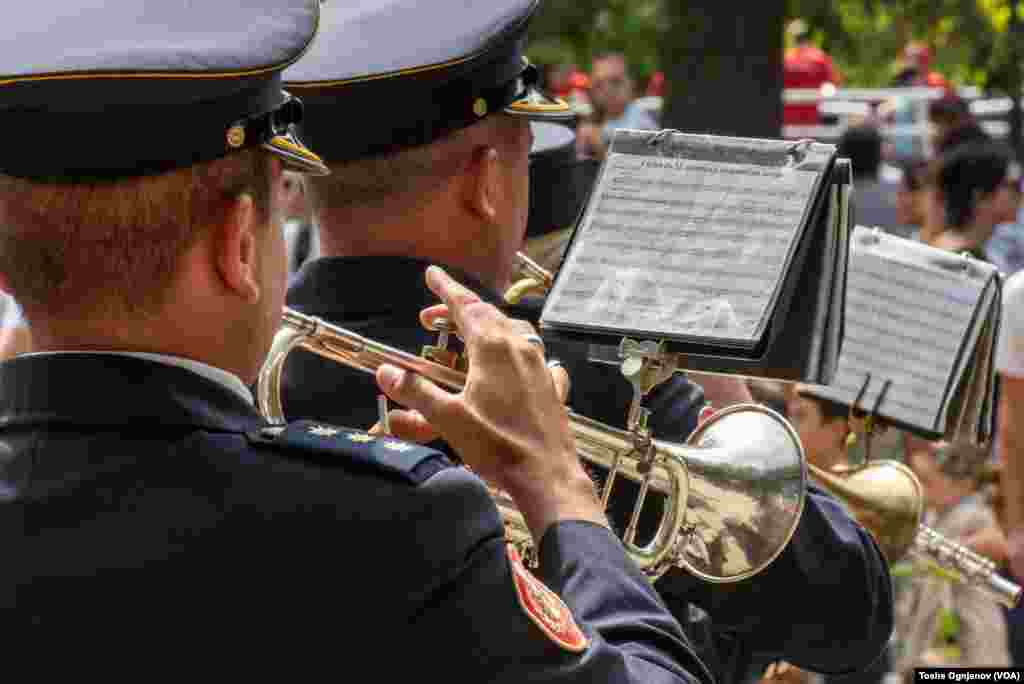 Денот на независноста одбележан со показни вежби и изложба на полициска и воена опрема во Градскиот парк