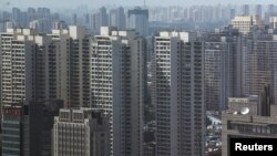 资料照：中国天津正在建设中的高层住宅楼。（2023年8月18日）