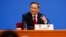 中国总理李强在北京人大会堂举行的记者会上讲话。（2023年3月13日）