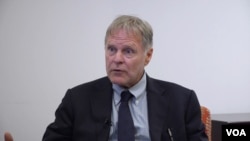 프레드 웜비어 씨가 VOA와 인터뷰했다.