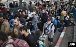 صف شهروندان آمریکایی برای خروج دریایی از اسرائیل