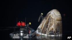 ከፍሎሪዳ ባሕረ ገብ መሬት አቅራቢያ ከሚገኘው የሜክሲኮ ባሕረ ሰላጤ ላይ ያረፈችው የጠፈር መንኩራኩር፤ ፍሎሪዳ፣ እአአ መጋቢት 12/ 2024