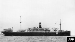 Foto yang diabadikan pada 1941 menunjukkan kapal Jepang Montevideo Maru yang karam pada Juli 1942 setelah ditembak torpedo saat membawa lebih dari 1.000 tahanan perang. Bangkai kapal itu ditemukan pada 22 April 2023. (Foto: Australian War Memorial/AFP)
