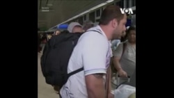 刚回国的罗马尼亚人描述在以色列躲避爆炸的经历 