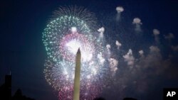 በዲሲ ናሽናል ሞል የአሜሪካ የነፃነት ቀን /ፎርዝ ኦፍ ጁላይ/ ሲከበር ርችቶች ሲተኮሱ እአአ ነሃሴ 4/2022