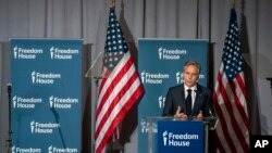 Menteri Luar Negeri AS Antony Blinken berpidato saat acara pemberian penghargaan tahunan kelompok HAM Freedom House di Washington, 9 Mei 2023. (Foto: Alex Brandon/AP Photo)