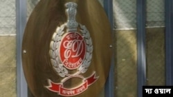 সিপিএমের প্রাক্তন মন্ত্রীর বাড়ি ও অফিসে ইডি হানা নিয়ে সংশ্লিষ্ট সব পক্ষই বিস্মিত। 