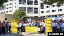 Urmiyədə telekommunikasiya idarəsinin təqaüdçüləri aksiya keçirir.