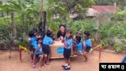 প্রতিবেশী দেশ শ্রীলঙ্কায় শিশুদের মাঝে ইউনিসেফ দূত শচীন তেন্ডুলকার