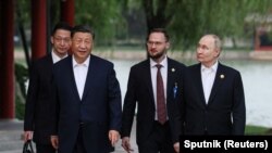 中国领导人习近平在北京中南海接待到访的俄罗斯总统普京。（2024年5月16日）