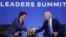 Foto Achiv: Prezidan Joe Biden bay lanmen ak Premye Minis Kanadyen Justin Trudeau pandan yon rankont bilateral nan Mexico Citi, Meksik, 10 Janvye 2023. 