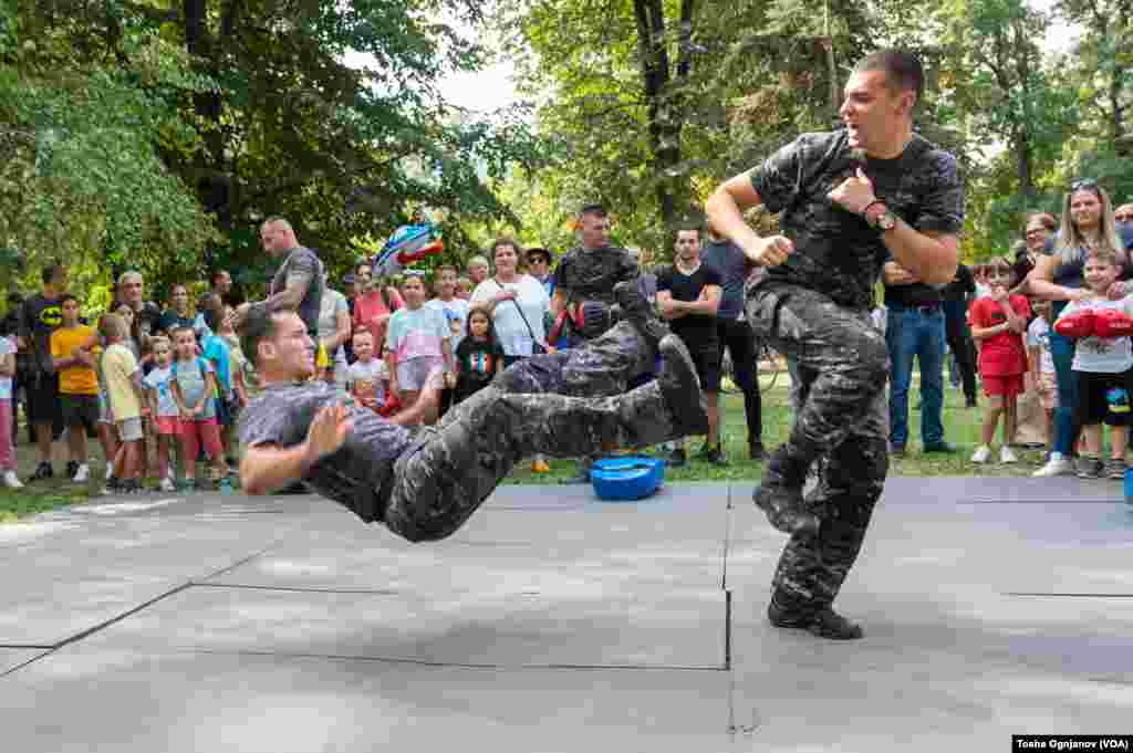 Денот на независноста одбележан со показни вежби и изложба на полициска и воена опрема во Градскиот парк
