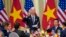 Tổng thống Mỹ Joe Biden nâng cốc khi phát biểu tại bữa tiệc do Chủ tịch Việt Nam Võ Văn Thưỡng chiêu đãi tại Hà Nội hôm 11/9.