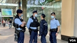 原定3月5日举行的妇女节游行取消后，当日下午湾仔街头到处可见警员巡逻 (美国之音/汤惠芸)