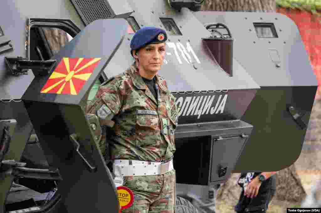 Денот на независноста одбележан со показни вежби и изложба на полициска и воена опрема во Градскиот парк