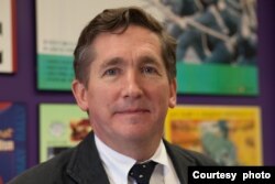 麦克马斯特大学政治科学教授罗伯特·奥布莱恩