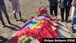 LGBTQI+ fəalı və jurnalist Əvəz Hafizlinin məzarı