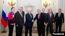 Aleksandar Studenjikin (zaokružen) na fotografiji objavljenoj na Facebook stranici stalne misije Rusije pri EU 2018.