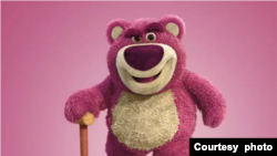 ‘토이스토리’의 캐릭터 ‘랏소 베어’. 사진 = Disney Store 웹사이트 캡처.