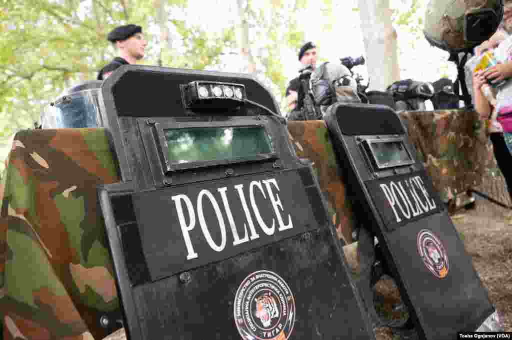 Денот на независноста одбележан со показни вежби и изложба на полициска и воена опрема во Градскиот парк