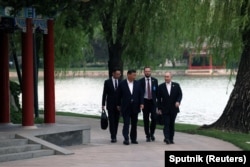 中国领导人习近平在北京中南海接待到访的俄罗斯总统普京。（2024年5月16日）