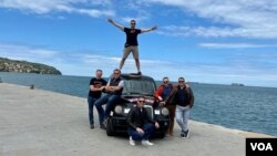 Парите ќе бидат донирани на детската болница во Велика Британија „Great Ormond Street “, домот за деца без родители во Македонија, т.н авиоамбуланти во Лондон и на други места