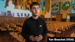 伊久姆舞蹈队的成员伊万·波斯特尼克2023年3月30日接受采访。(美国之音博夏特拍摄)