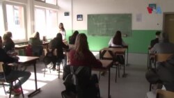 Дезинформациите го напаѓаат образованието, предупредуваат познавачи за медиумска писменост