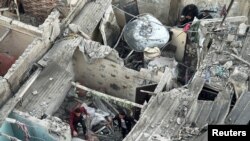 በደቡባዊ ጋዛ ሰርጥ ራፋህ በጥቃቱ የፈራረሰው የፍልስጤም ቤቶች 