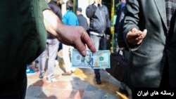 دلار در بازار ارز همچنان با افزایش قیمت روبه‌رو است.