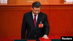 2023年3月10日，在中国第十四届全国人大一次会议第三次全体会议上新当选的国家主席、中央军委主席习近平进行宪法宣誓。