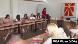 За шест дена колку што траеше школата е тешко да се научи македонскиот јазик велат организаторите. 