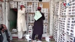 په بلوچستان کې ځوانان د اختر لپاره نوې جامې او ډول ډول خولۍ اخلي.
دا څه ډول خولۍ دي او د کومو سیمو خلک یې زیات په سروي؟
