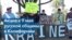 Русская община Лос-Анджелеса вышла на антивоенный протест в преддверии празднования Дня Победы в РФ 