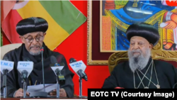 የኢትዮጵያ ኦርቶዶክስ ተዋሕዶ ቤተ ክርስቲያን ፓትርያርክ ብፁዕ ወቅዱስ አባ ማትያስ እና የቅዱስ ሲኖዶሱን መግለጫ፣ በጽሑፍ ያነበቡት ዋና ጸሐፊው ብፁዕ አባ ጴጥሮስ።