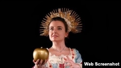 Работев во театарот Дротингхолм, кој е кралски театар овде во Стокхолм минатото лето, и тоа ми донесе многу успех, вели младата оперска пејачка Миланка Новеска Густавсон