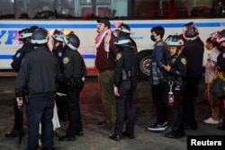 Police detain protestors, as other police officers enter the campus of Columbia University, during the ongoing conflict between Israel and the Palestinian Islamist group Hamas, in New York City, U.S., April 30, 2024. (REUTERS/David Dee Delgado)