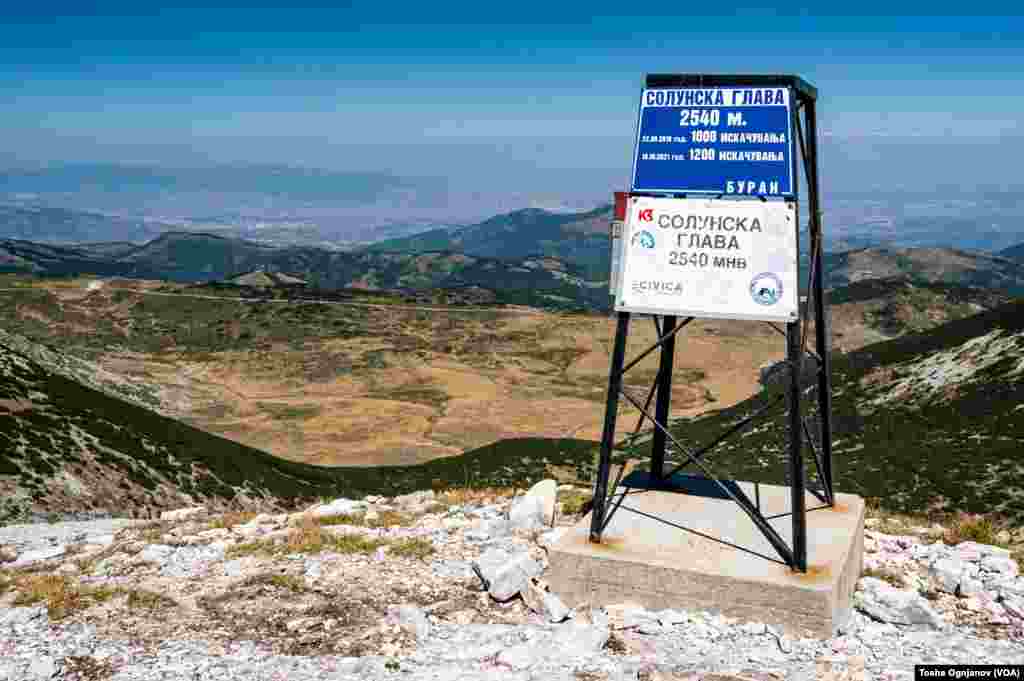 Солунска глава, 2.540 метри надморска висина. Врв од кој се гледа речиси целата држава, но и загадувањето надвиснато над скопската котлина
