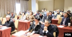 纪念胡耀邦赵紫阳基金会4月14-15日在纽约举行 “纪念胡赵和八九民运35周年国际研讨会” ，图为参加现场会议的来宾 (美国之音/陈小平拍摄)