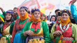 Jinên Îdirî bi Cilên Dîrokî yên Kurdî Beşdarî Newrozê Bûn
