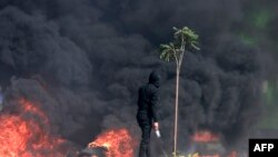 巴勒斯坦人在西岸占领区犹太定居点附近同以色列军人发生冲突。（2023年10月13日）