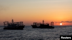 资料照：在南中国海仁爱礁附近的中国海上民兵船只。（2024年3月5日）