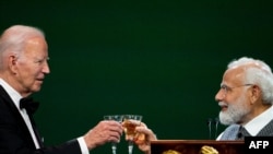 拜登总统在越南表示，在刚结束G20峰会期间，他曾和印度总理莫迪讨论了人权、媒体自由等问题。