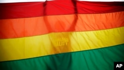 Foto Achiv: Yon drapo ki reprezante moun LGBTQ yo nan Filadelfi. 