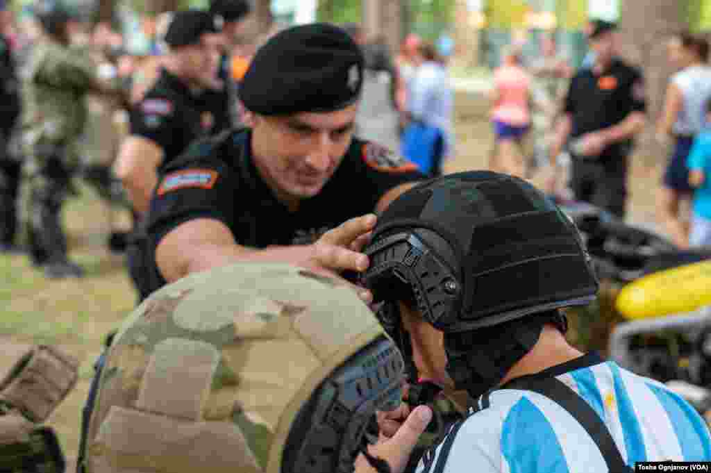 Денот на независноста одбележан со показни вежби и изложба на полициска и воена опрема во Градскиот парк