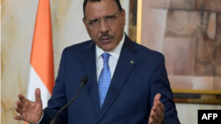 محمد بازوم، رئیس جمهوری نیجر
Copyright © africanews
SIA KAMBOU/AFP 