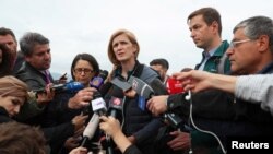 美国国际开发署署长鲍尔在亚美尼亚边境地区视察纳卡地区难民中心。（2023年9月26日）