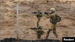 نیروهای ارتش اسرائیل و حصار مرزی